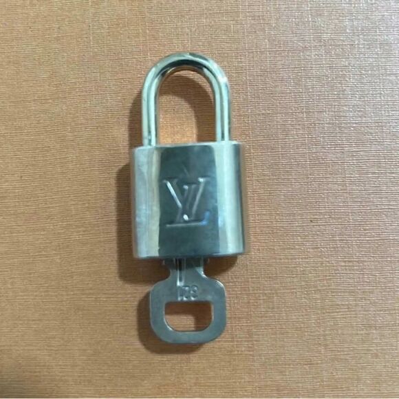 Louis Vuitton Gold Lock And Keyl# 321) - Picture 6 of 8